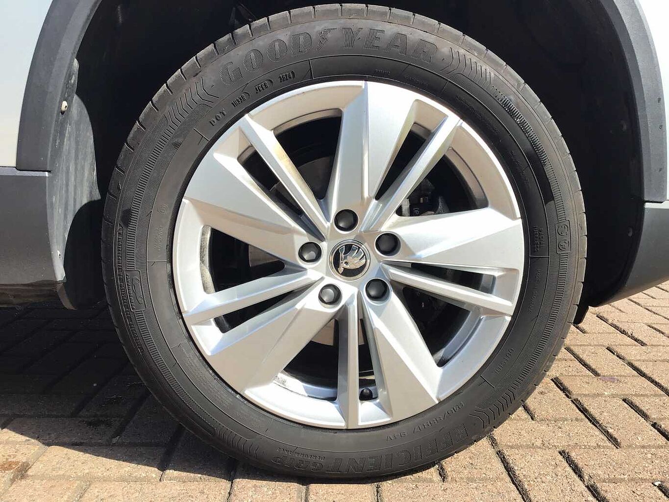 SKODA Karoq Estate 1.0 TSI 116 SE Drive 5dr